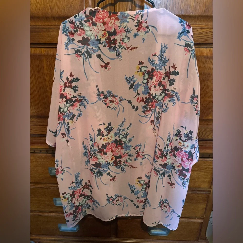 Floral Sheer Kimono NWOT – Oversized Fit (S)